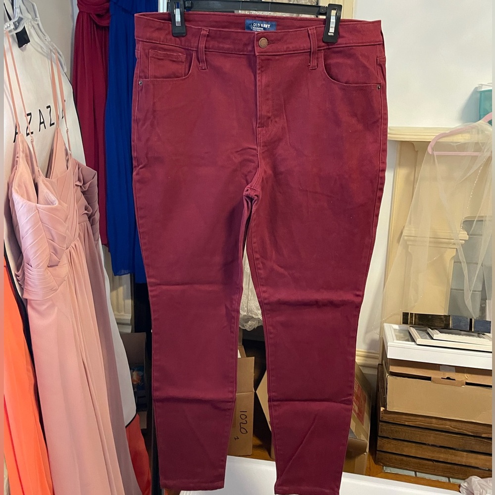Old Navy Women's Skinny Jeans in Burgundy